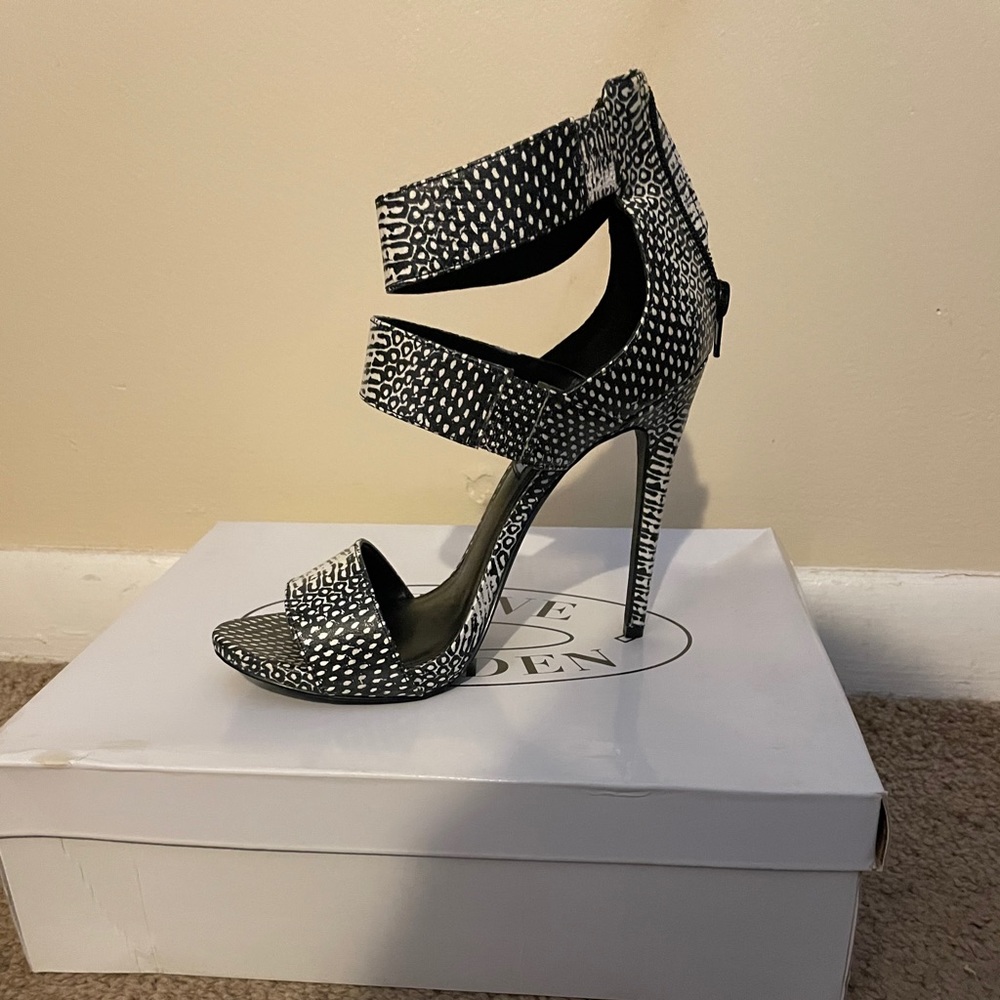 Steve Madden black and white Mira shoe